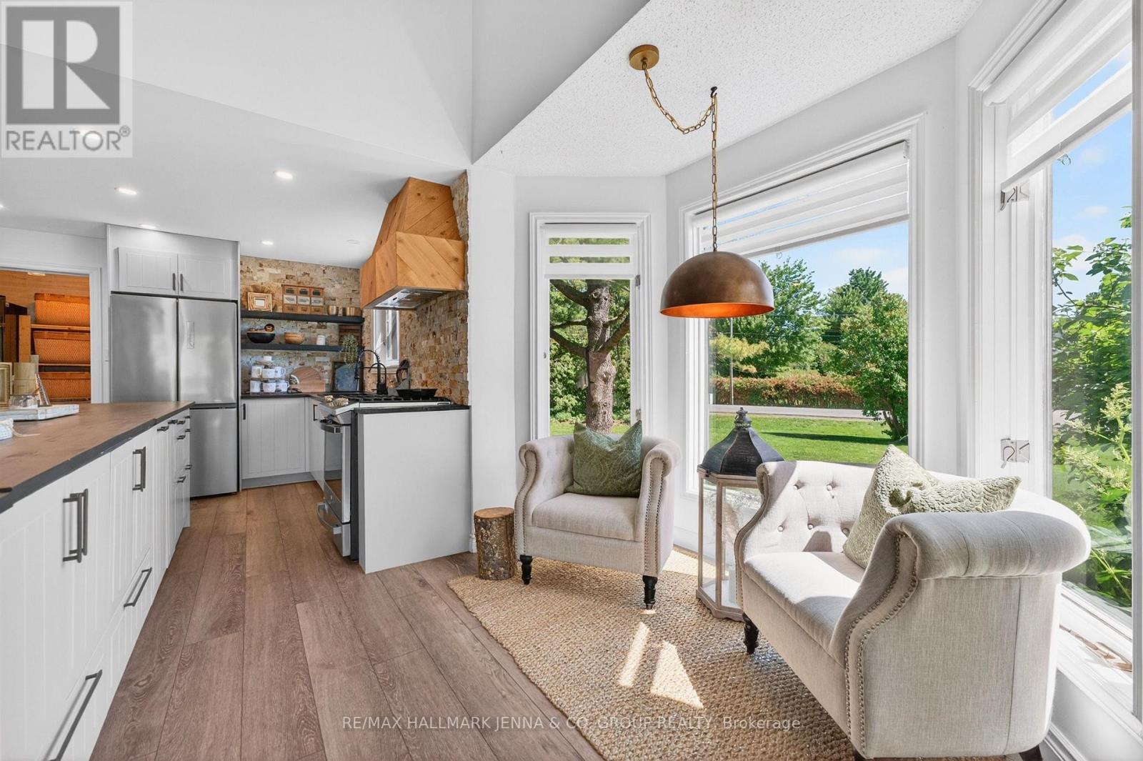 1214 Upton Road, Ottawa, ON - Indoor Photo Showing Kitchen With Upgraded Kitchen