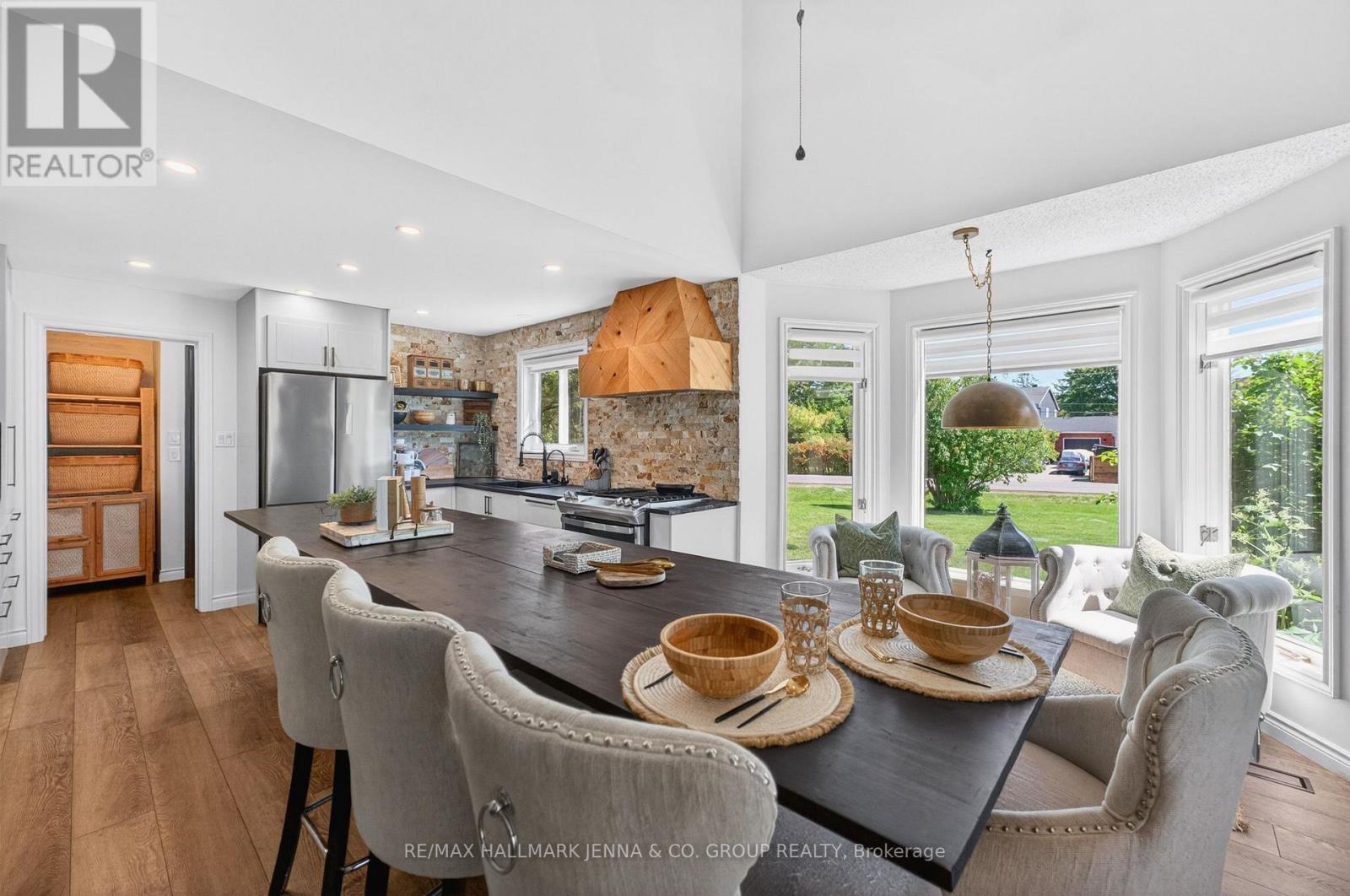 1214 Upton Road, Ottawa, ON - Indoor Photo Showing Dining Room