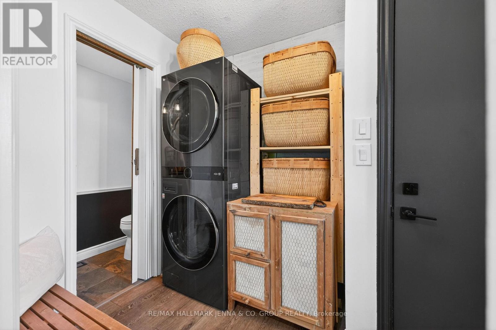 1214 Upton Road, Ottawa, ON - Indoor Photo Showing Laundry Room