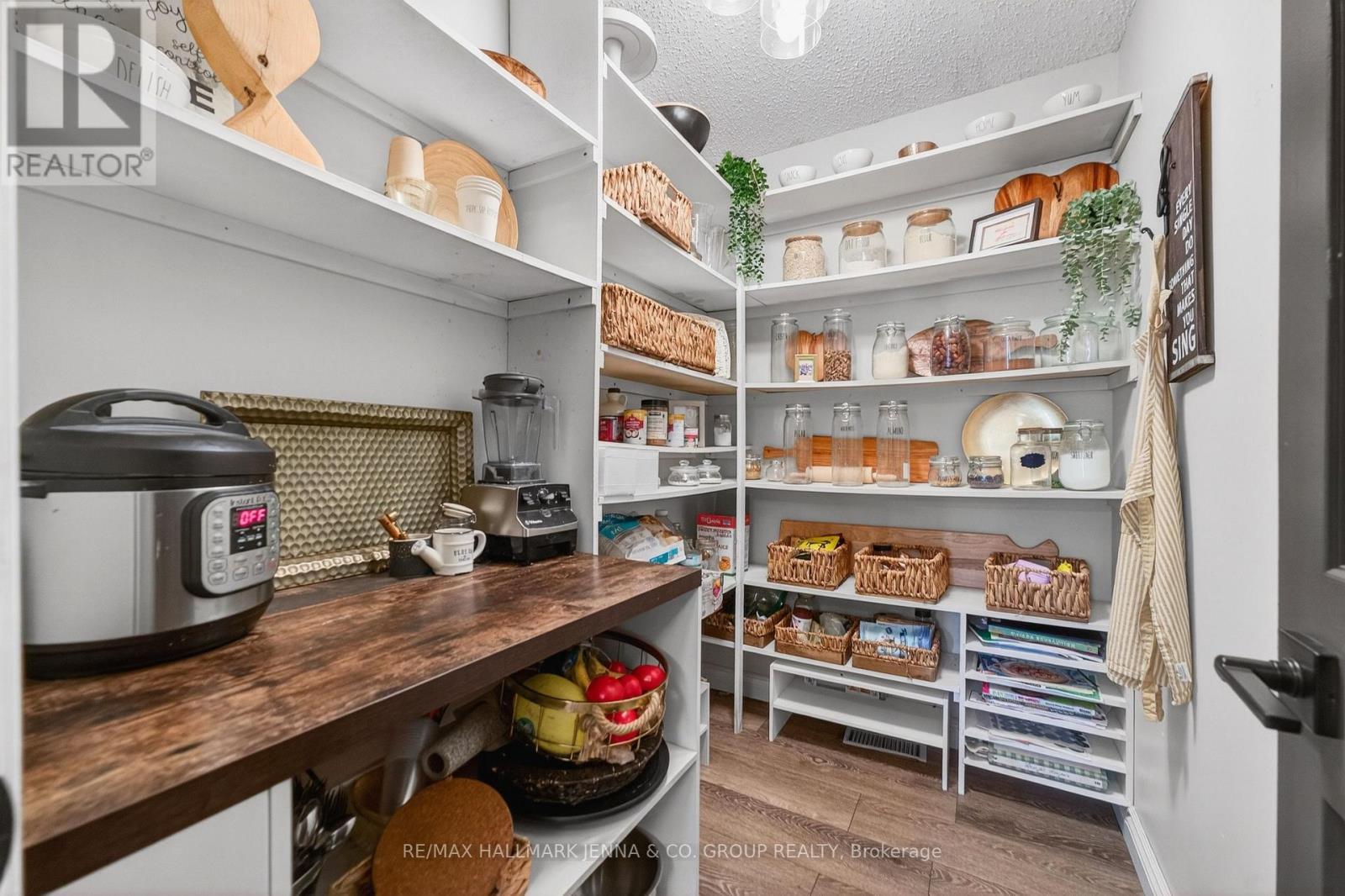 1214 Upton Road, Ottawa, ON - Indoor