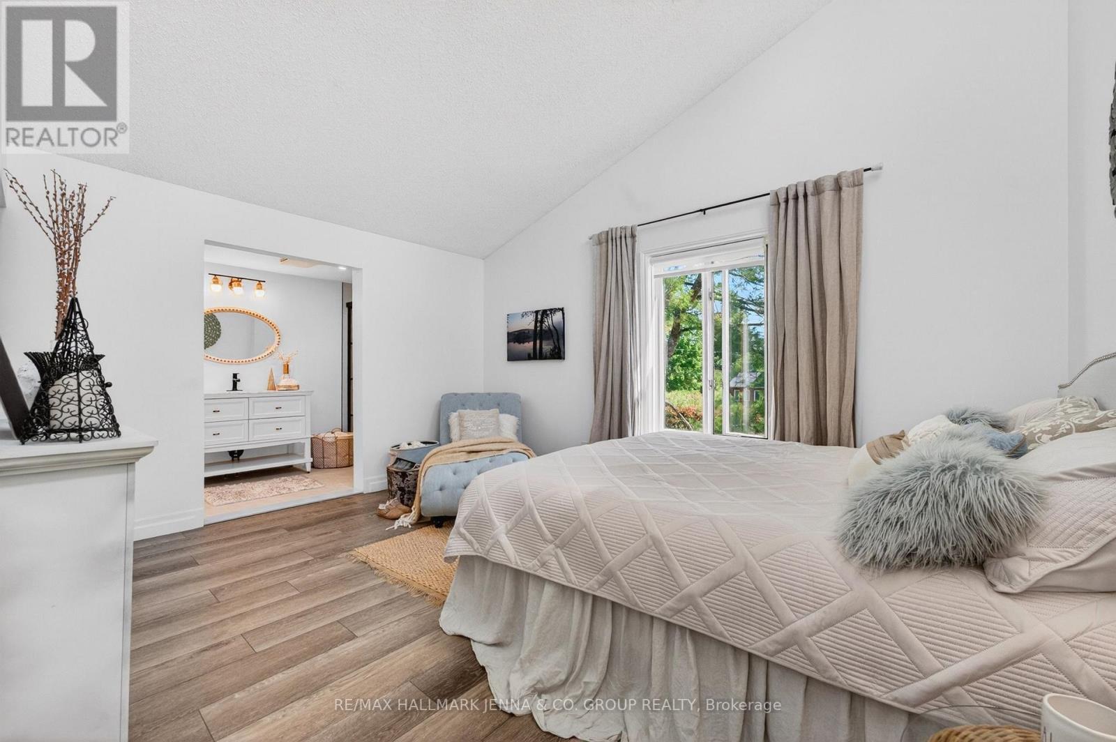 1214 Upton Road, Ottawa, ON - Indoor Photo Showing Bedroom