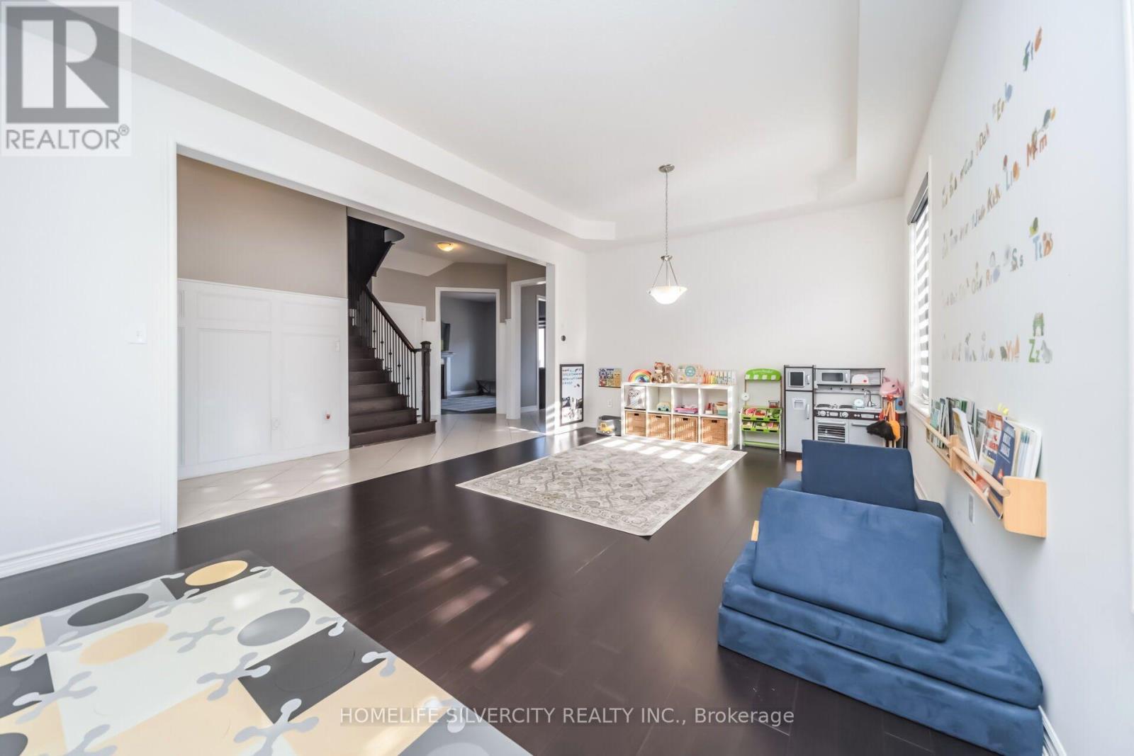 14 Observatory Crescent, Brampton, ON - Indoor Photo Showing Living Room
