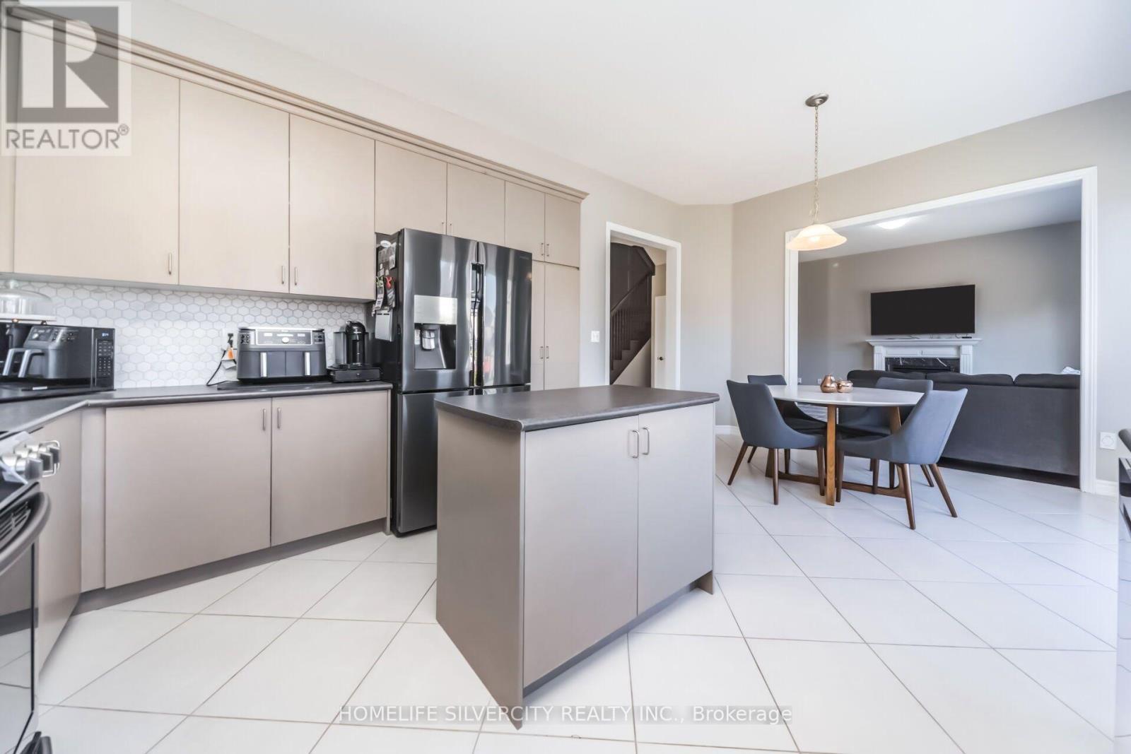 14 Observatory Crescent, Brampton, ON - Indoor Photo Showing Kitchen