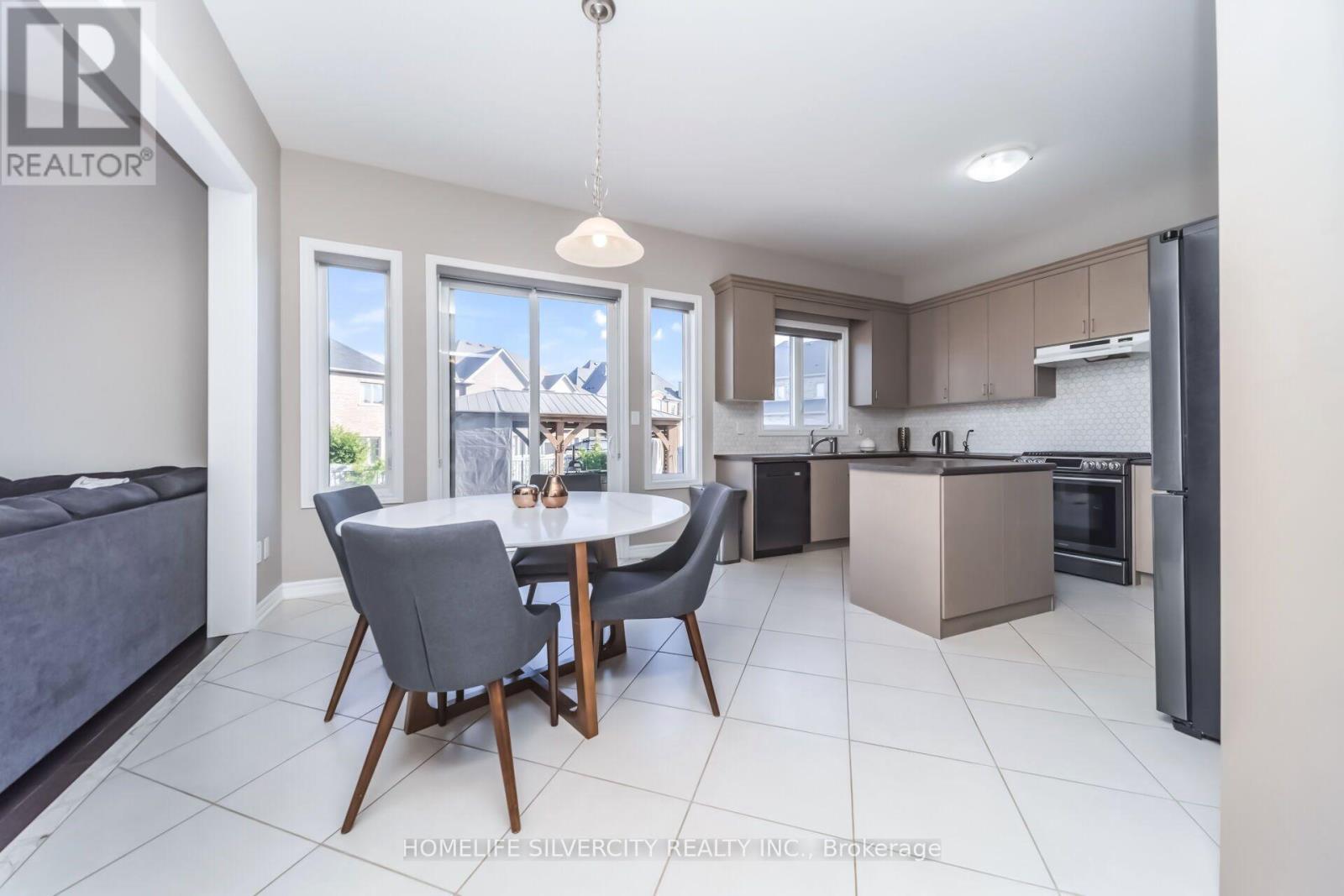 14 Observatory Crescent, Brampton, ON - Indoor Photo Showing Dining Room