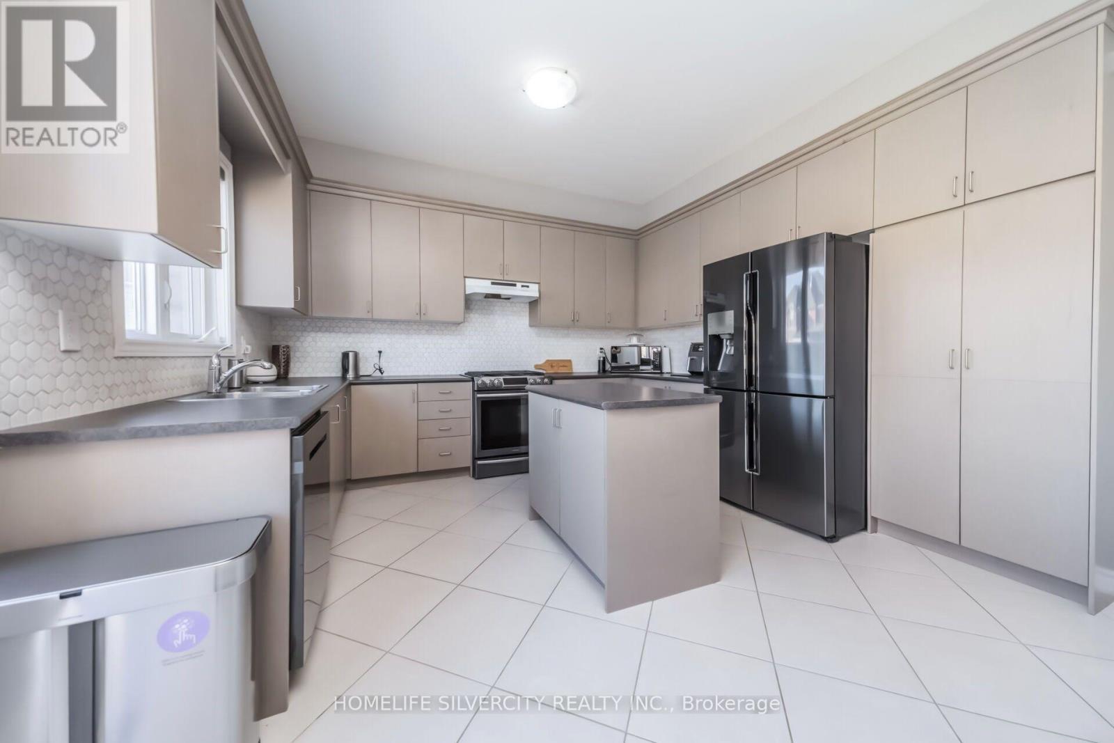 14 Observatory Crescent, Brampton, ON - Indoor Photo Showing Kitchen