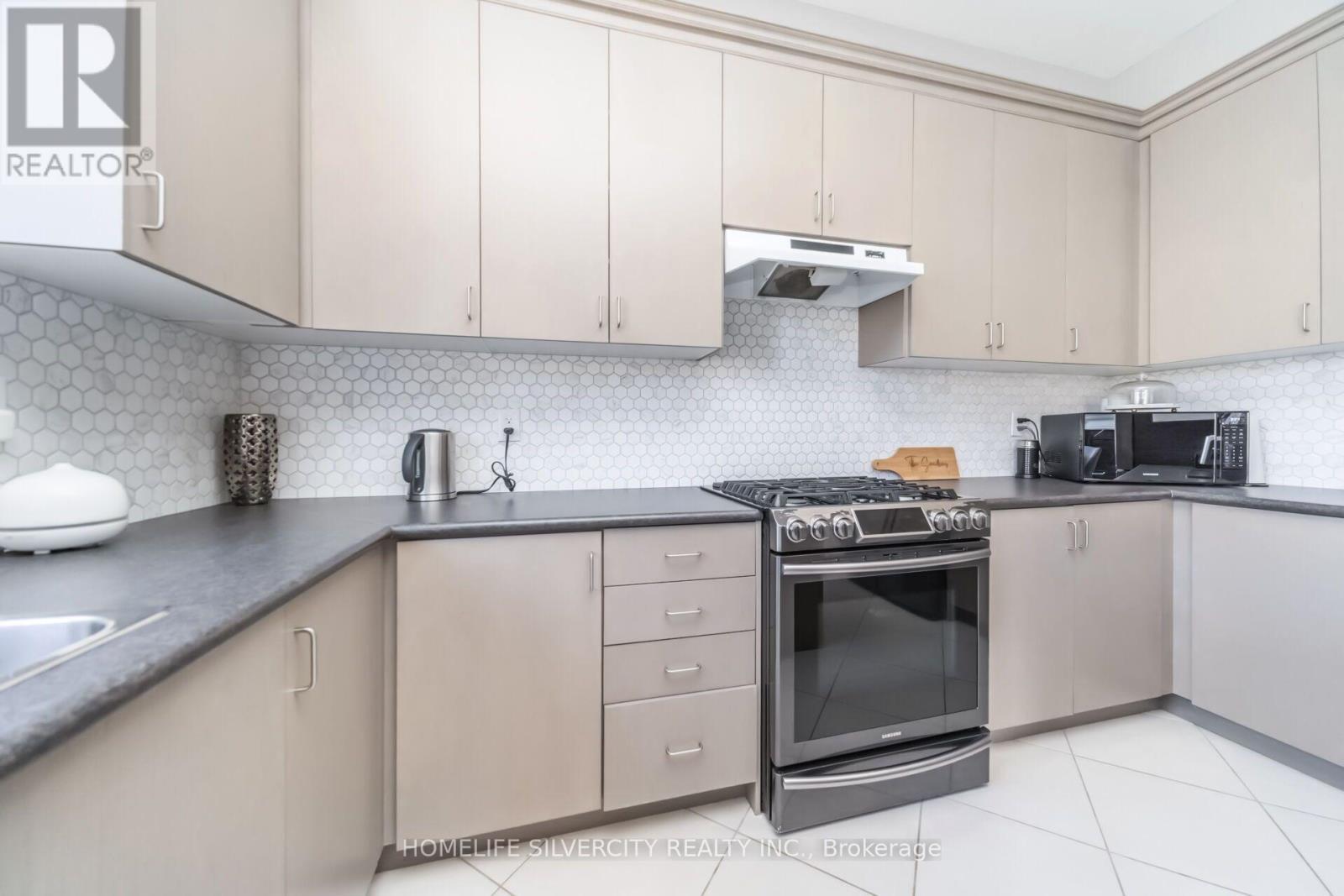 14 Observatory Crescent, Brampton, ON - Indoor Photo Showing Kitchen