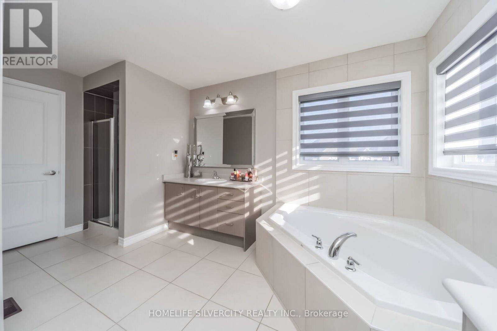 14 Observatory Crescent, Brampton, ON - Indoor Photo Showing Bathroom