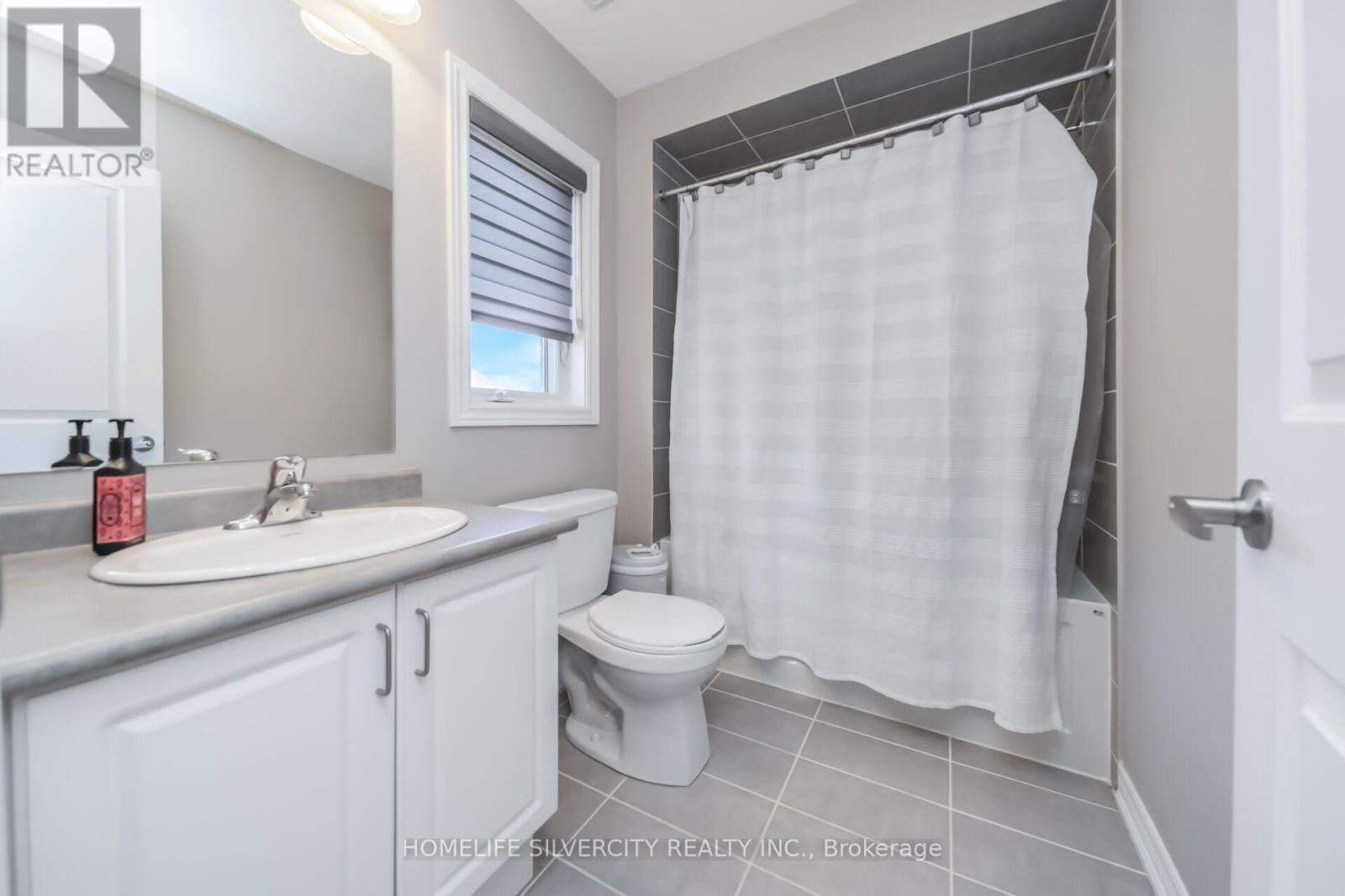 14 Observatory Crescent, Brampton, ON - Indoor Photo Showing Bathroom