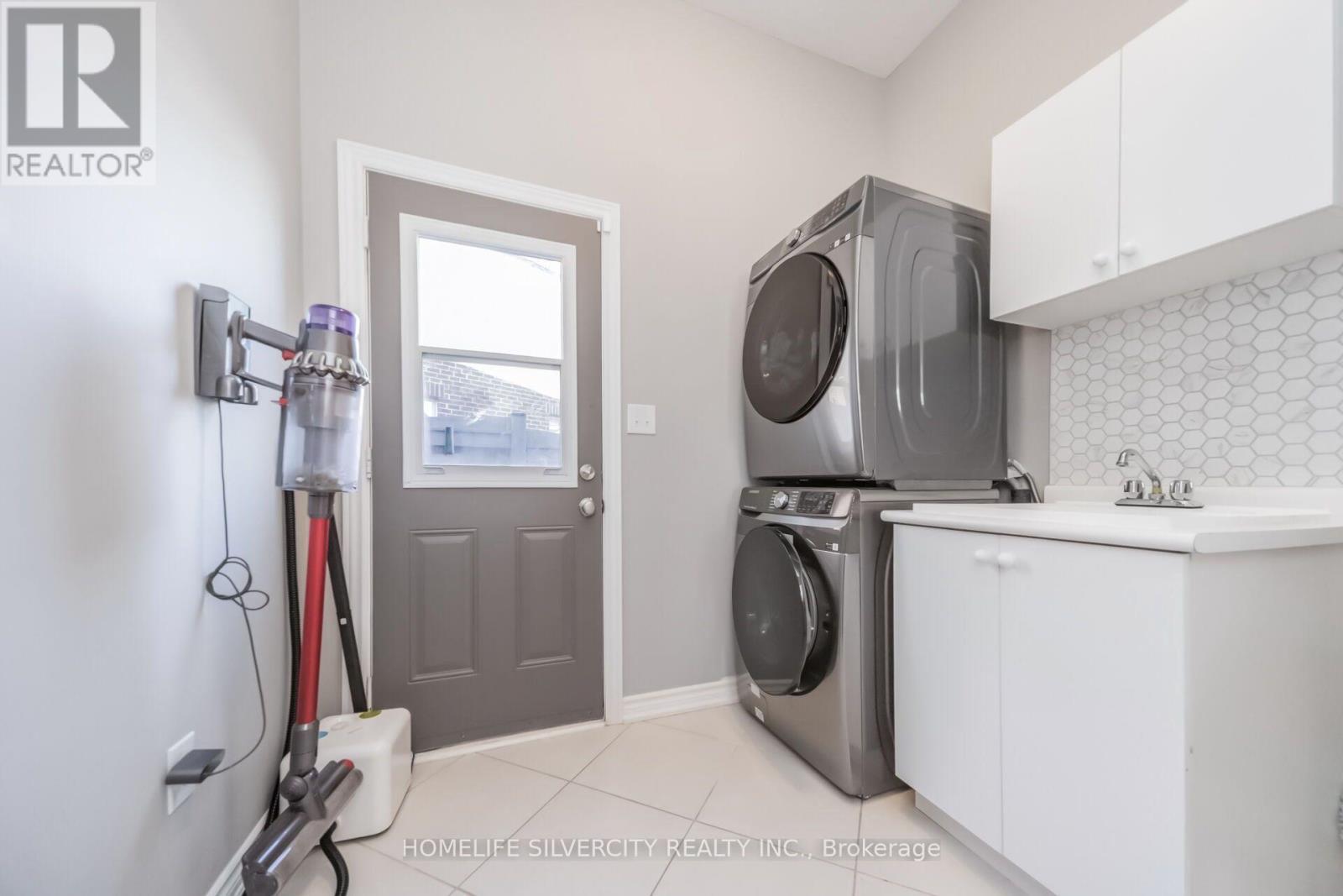14 Observatory Crescent, Brampton, ON - Indoor Photo Showing Laundry Room