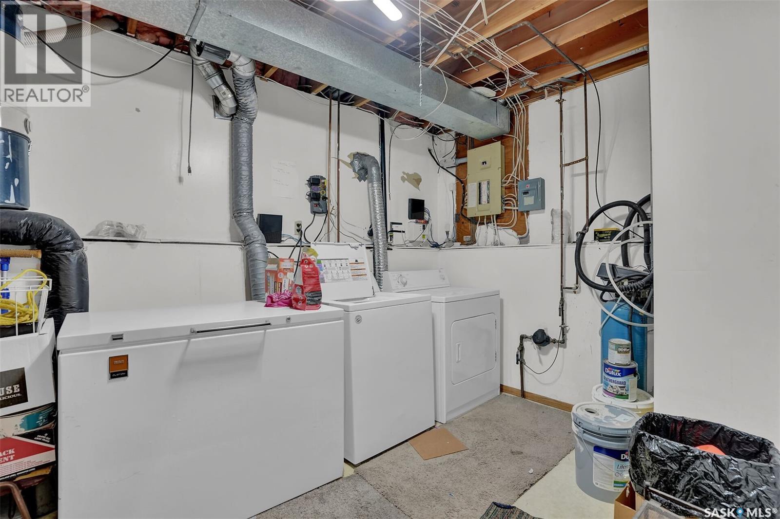 1409 Rothwell Street, Regina, SK - Indoor Photo Showing Laundry Room