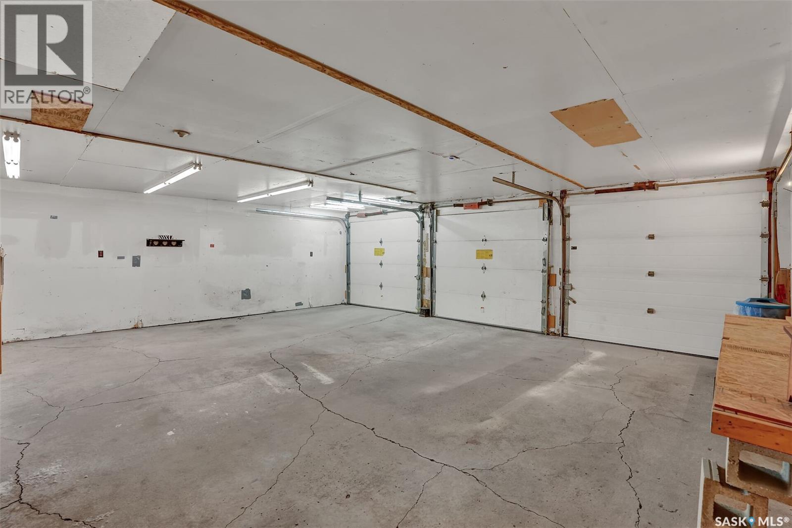 1409 Rothwell Street, Regina, SK - Indoor Photo Showing Garage