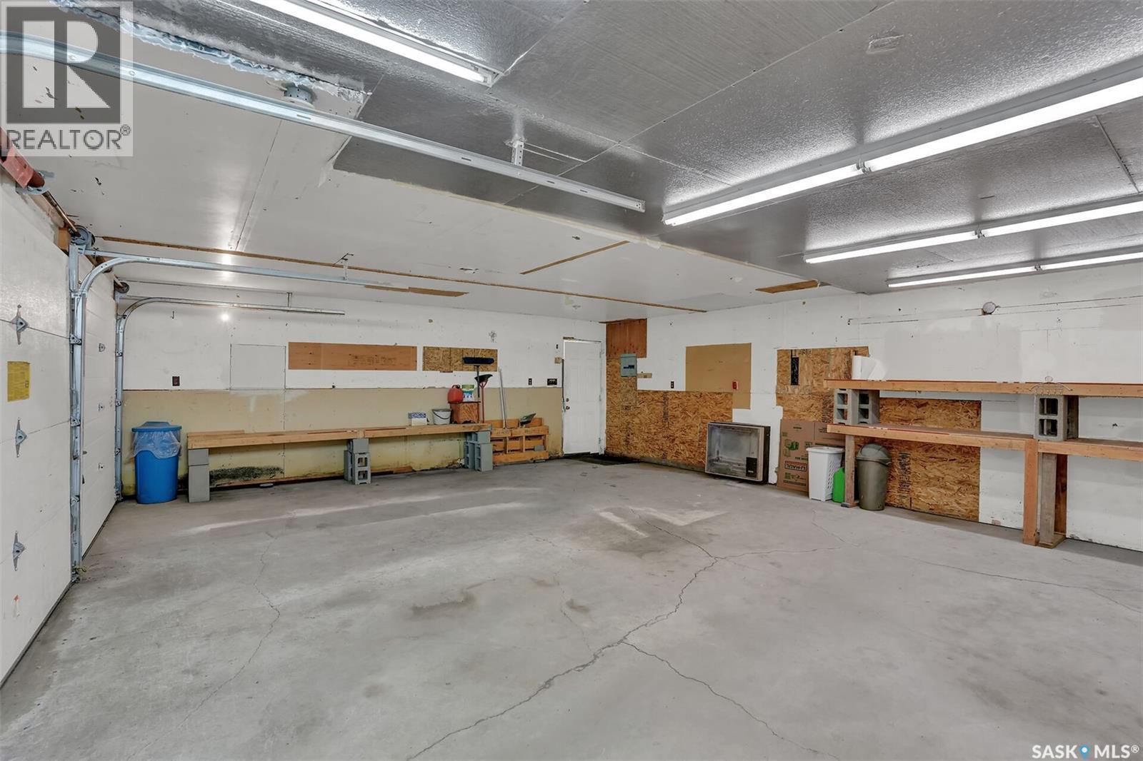 1409 Rothwell Street, Regina, SK - Indoor Photo Showing Garage