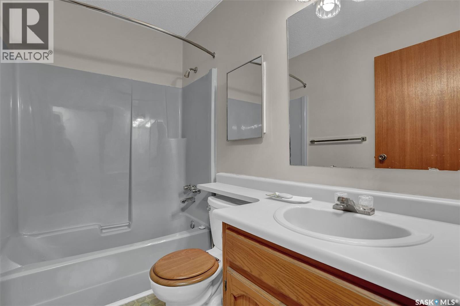 1409 Rothwell Street, Regina, SK - Indoor Photo Showing Bathroom