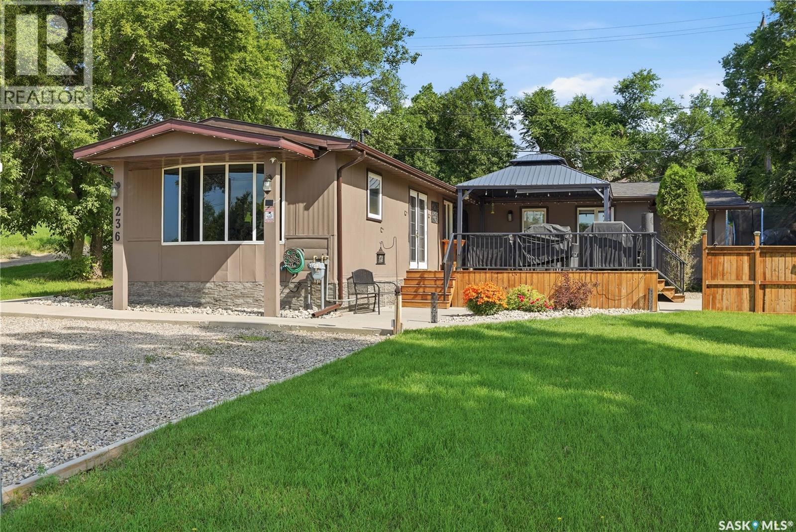 236 Osborne Avenue, Regina Beach, SK - Outdoor With Deck Patio Veranda