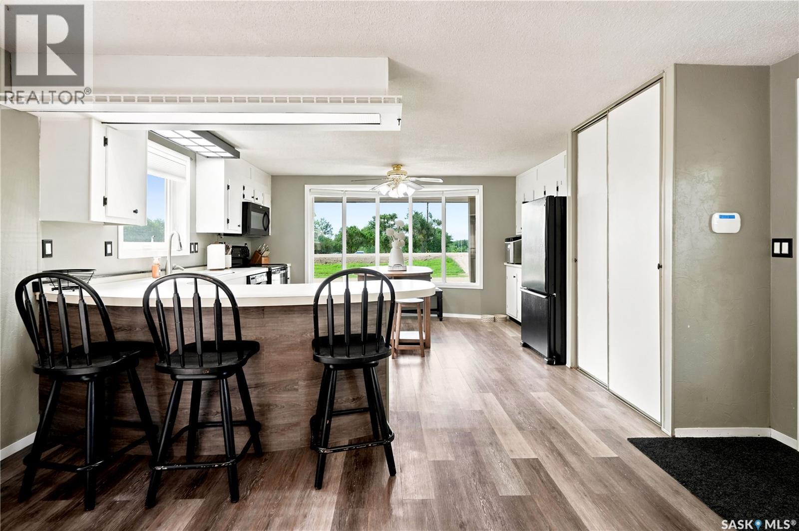 236 Osborne Avenue, Regina Beach, SK - Indoor Photo Showing Dining Room