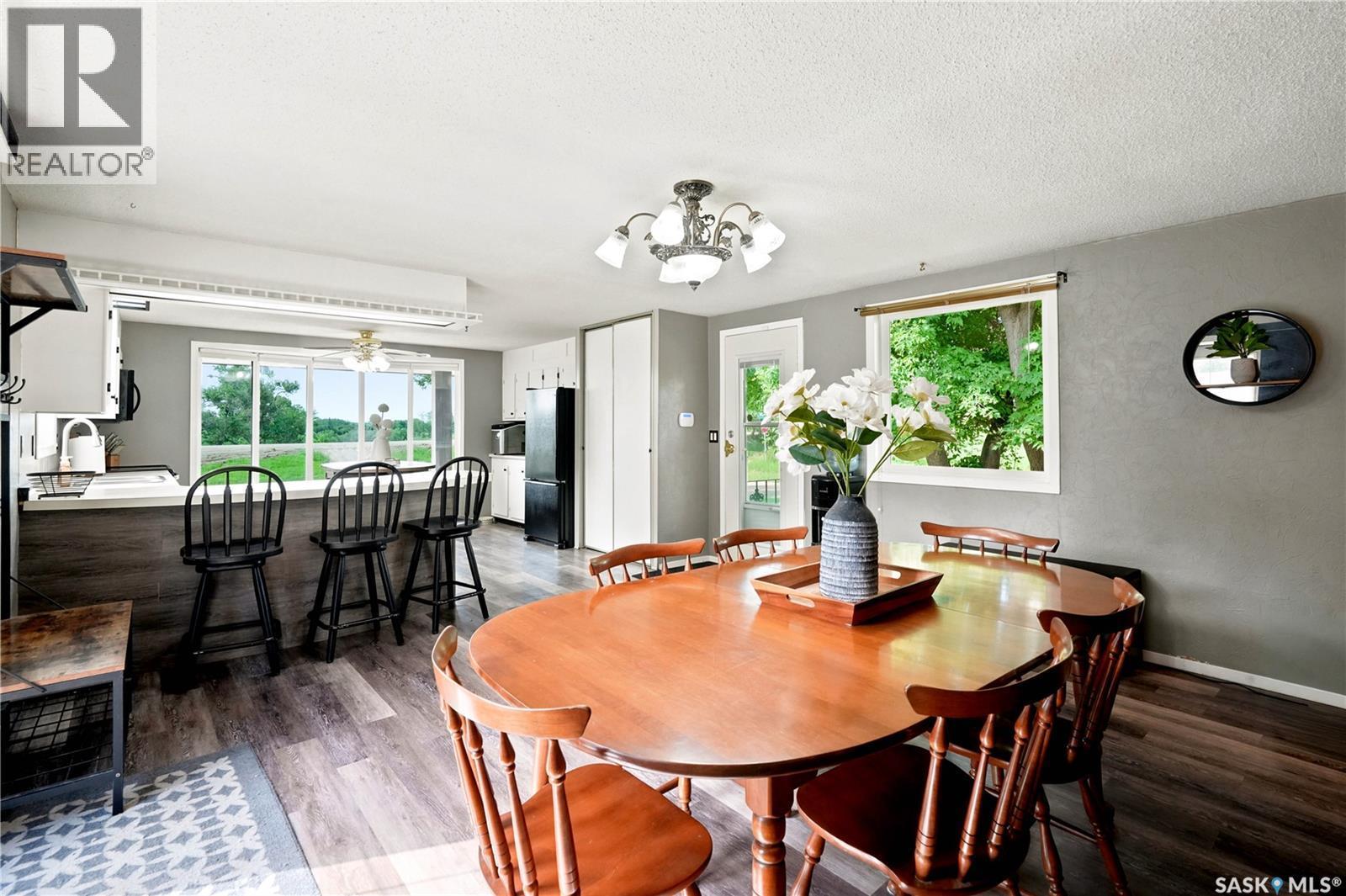 236 Osborne Avenue, Regina Beach, SK - Indoor Photo Showing Dining Room
