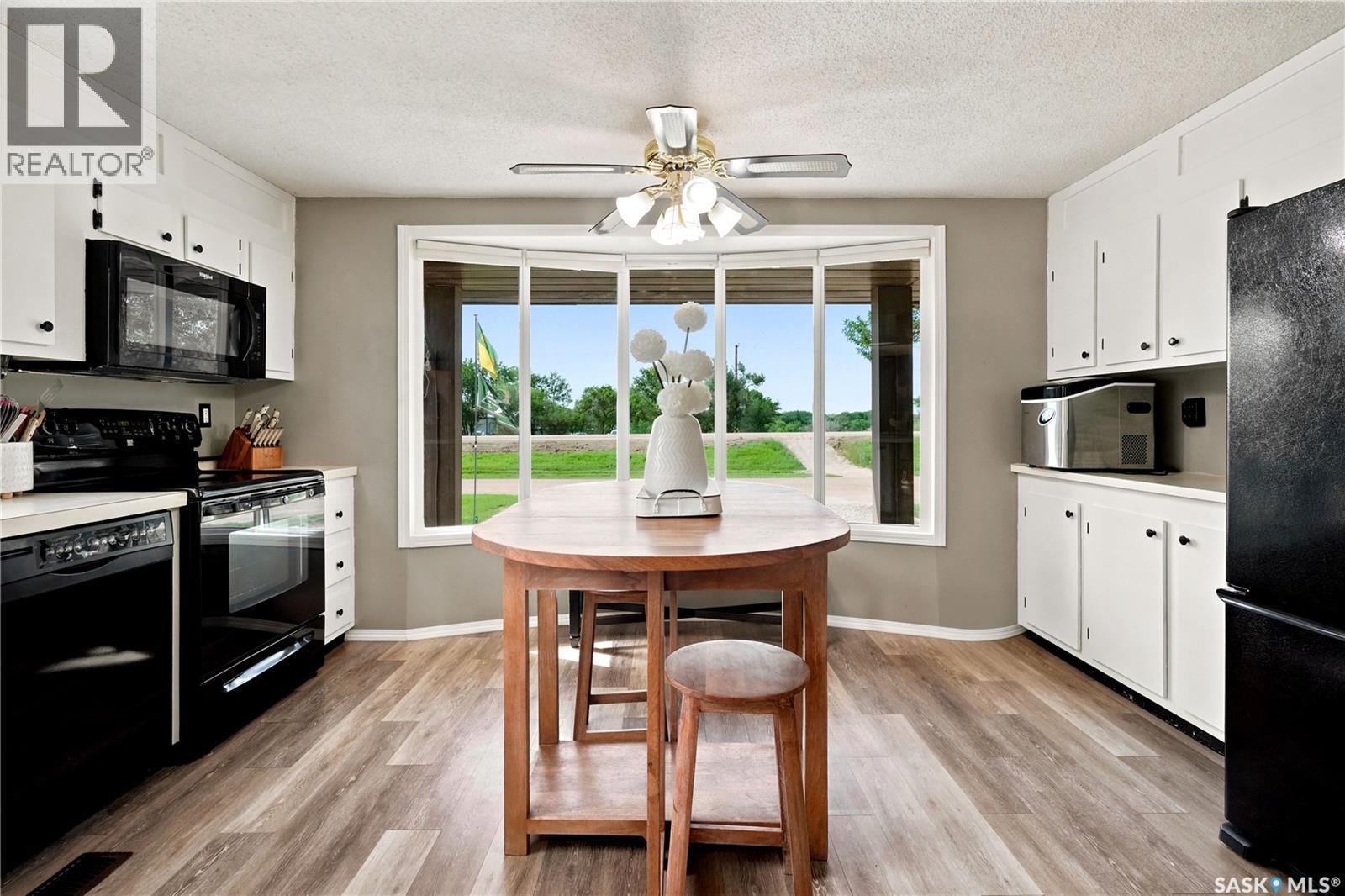 236 Osborne Avenue, Regina Beach, SK - Indoor