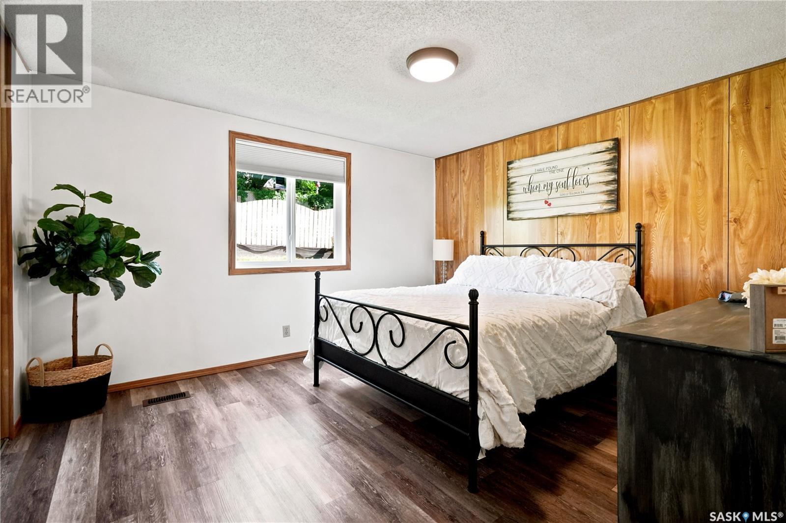 236 Osborne Avenue, Regina Beach, SK - Indoor Photo Showing Bedroom