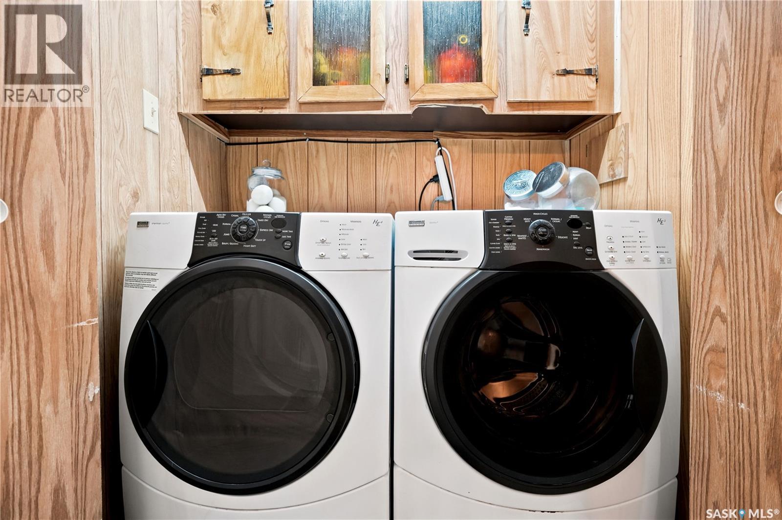 236 Osborne Avenue, Regina Beach, SK - Indoor Photo Showing Laundry Room