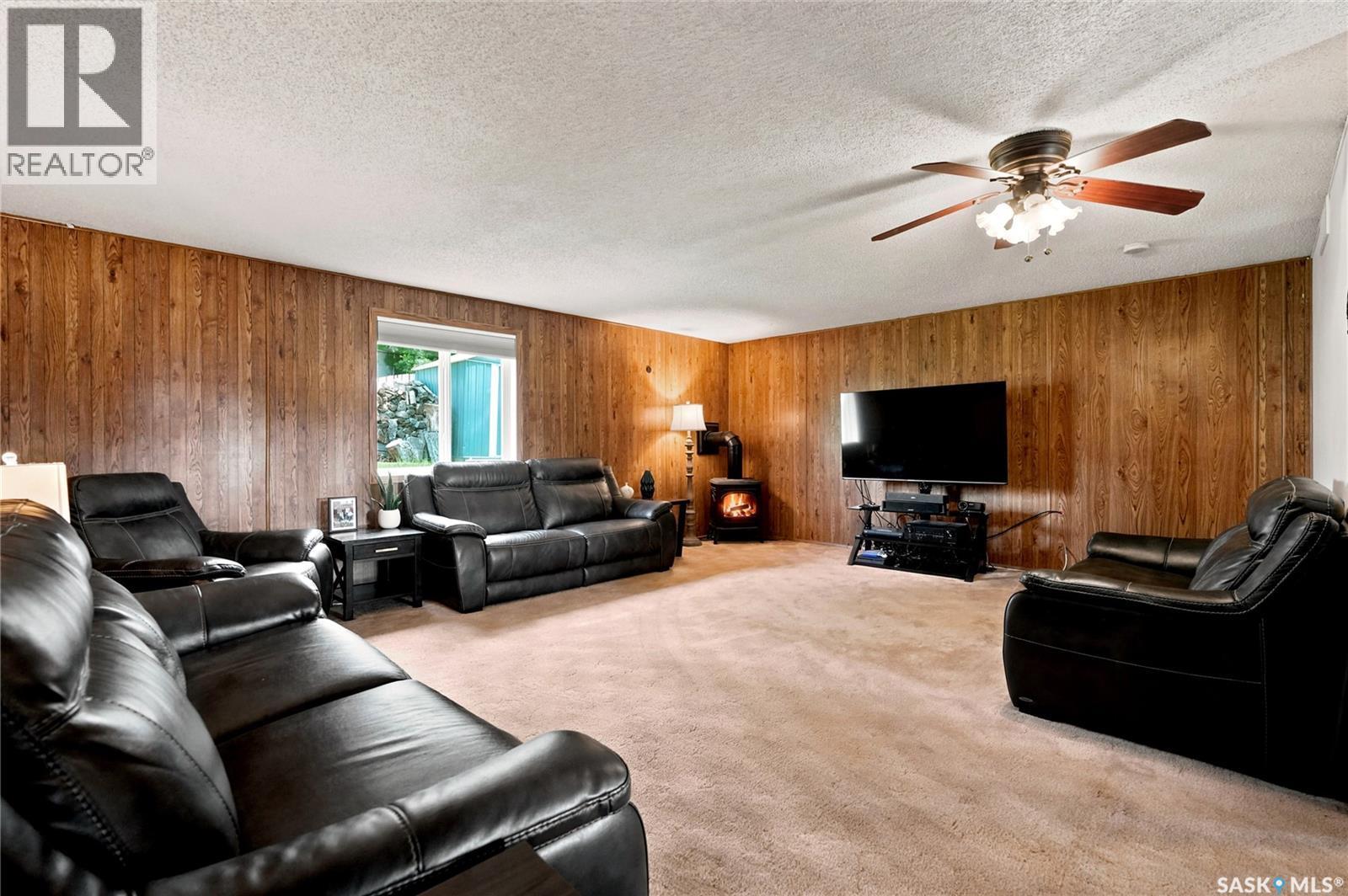 236 Osborne Avenue, Regina Beach, SK - Indoor Photo Showing Living Room