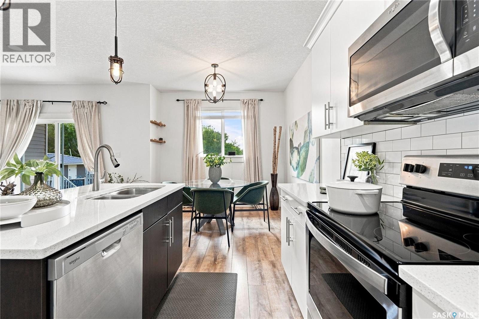 158 3220 11Th Street W, Saskatoon, SK - Indoor Photo Showing Kitchen With Double Sink With Upgraded Kitchen