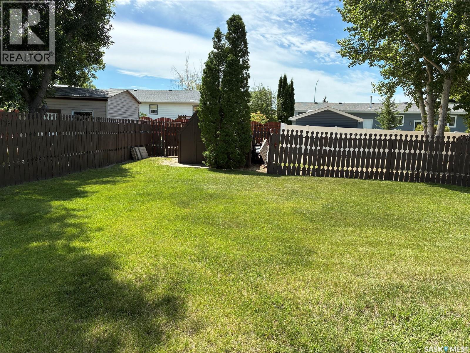 8 Hahn Crescent, Kindersley, SK - Outdoor