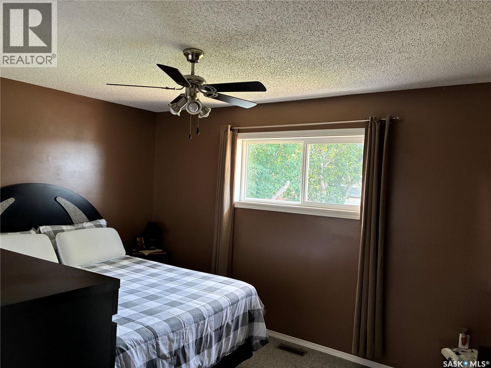 8 Hahn Crescent, Kindersley, SK - Indoor Photo Showing Bedroom