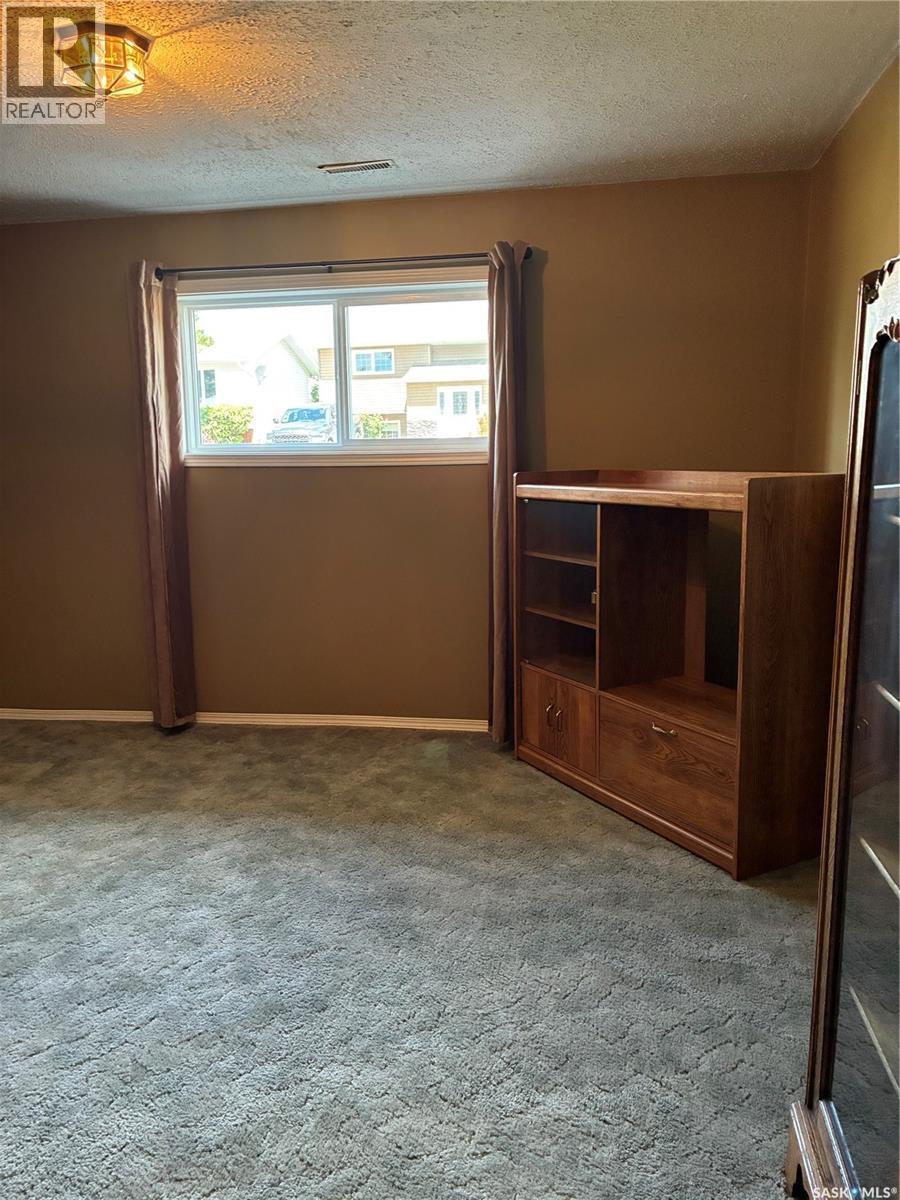 8 Hahn Crescent, Kindersley, SK - Indoor Photo Showing Other Room