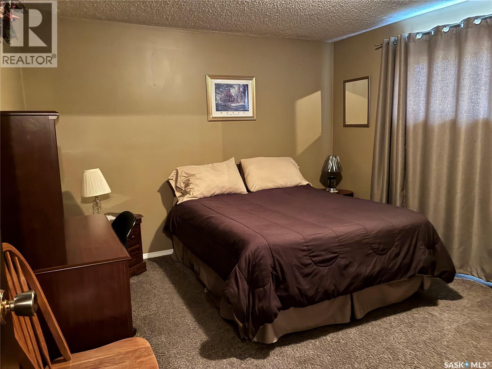 8 Hahn Crescent, Kindersley, SK - Indoor Photo Showing Bedroom