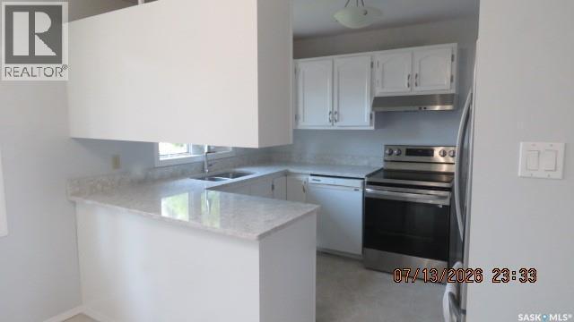 335 Wedge Road, Saskatoon, SK - Indoor Photo Showing Kitchen With Double Sink