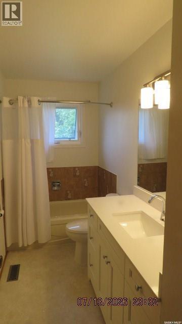 335 Wedge Road, Saskatoon, SK - Indoor Photo Showing Bathroom