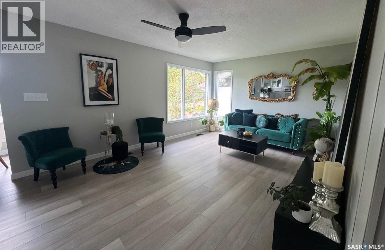 130 Rose Avenue, Porcupine Plain, SK - Indoor Photo Showing Living Room