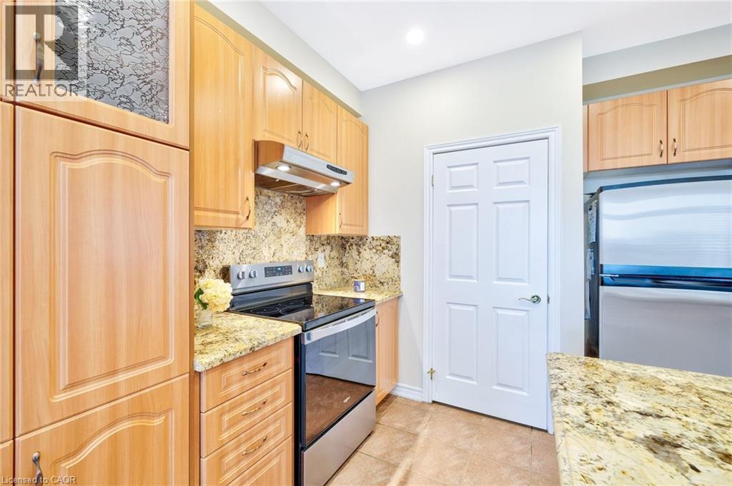 241 Duff Crescent, Milton, ON - Indoor Photo Showing Kitchen