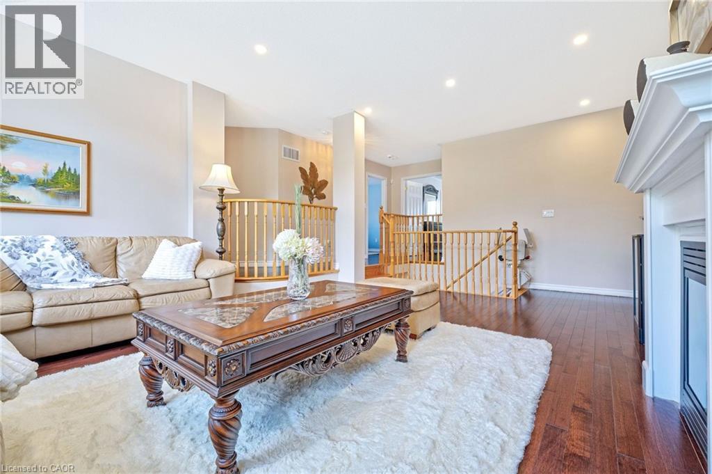 241 Duff Crescent, Milton, ON - Indoor Photo Showing Living Room