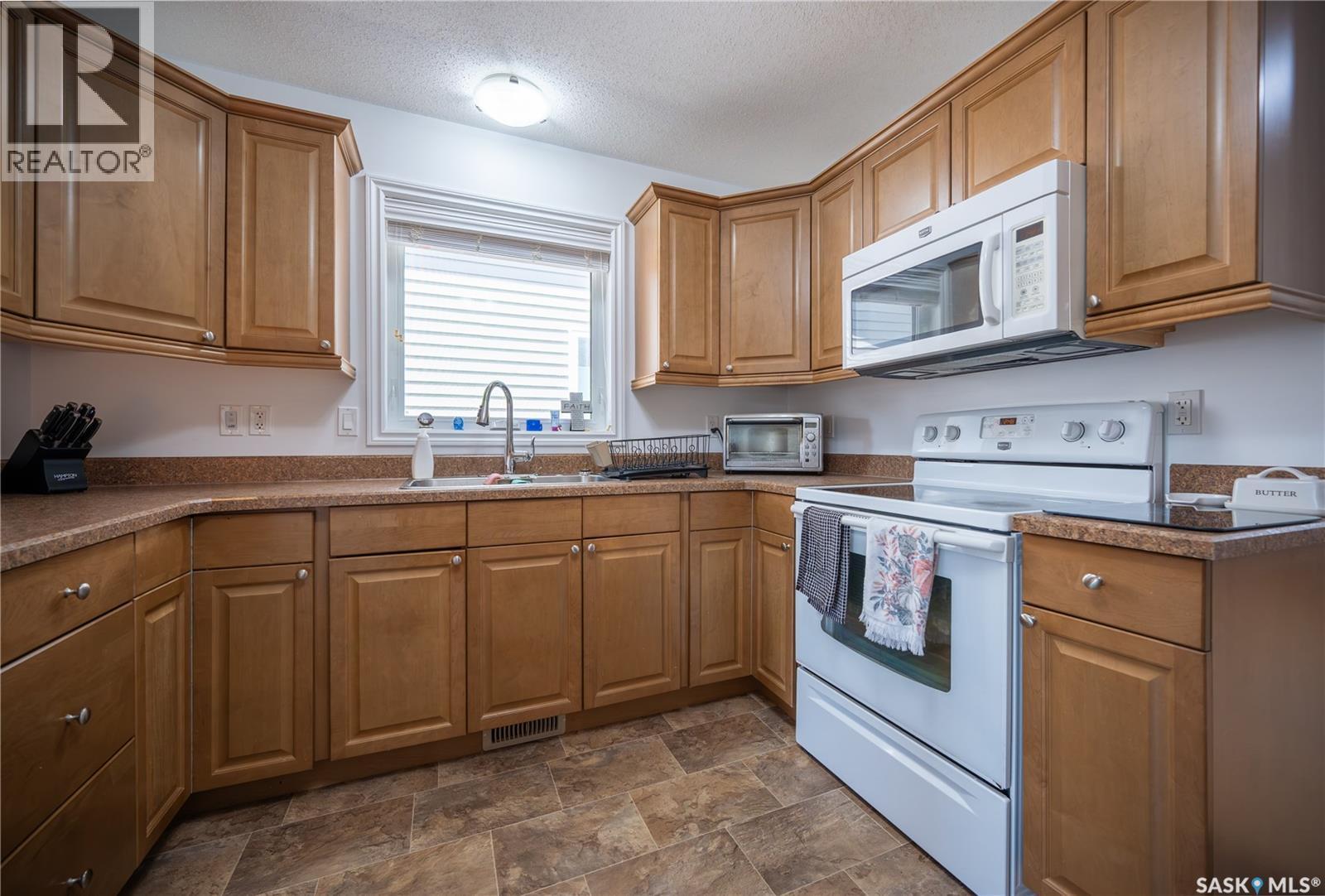 117 Good Spirit Crescent, Yorkton, SK - Indoor Photo Showing Kitchen With Double Sink