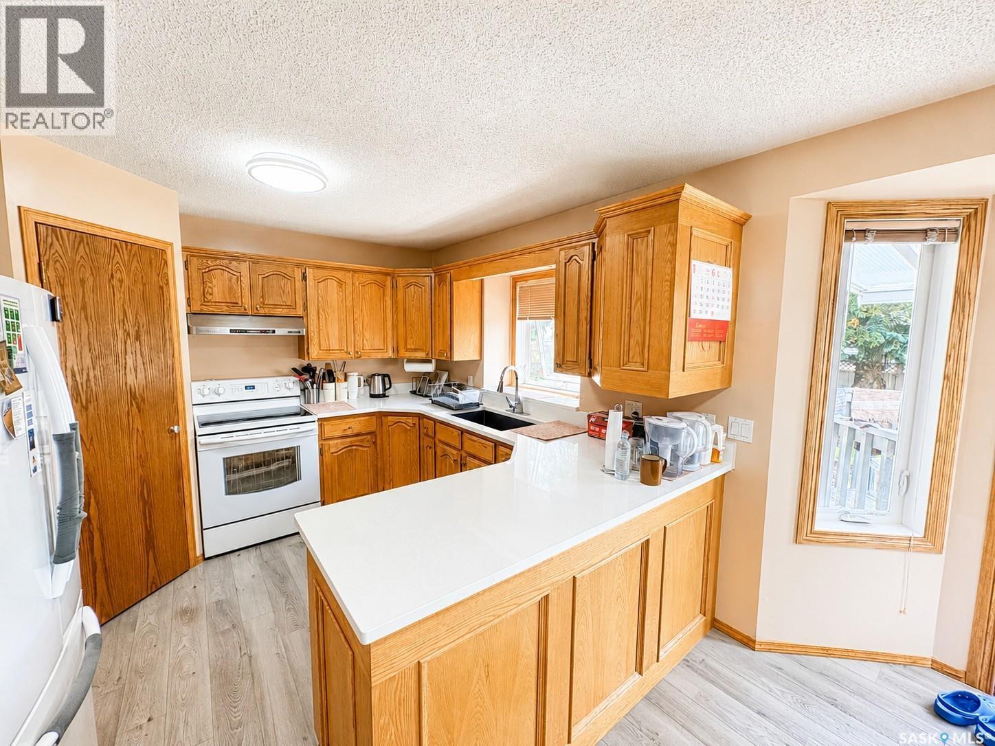 5503 Ballantine Court, Regina, SK - Indoor Photo Showing Kitchen