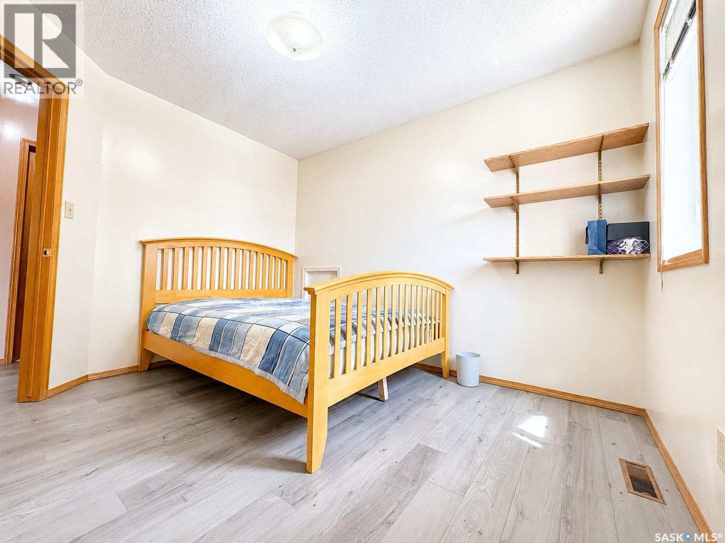 5503 Ballantine Court, Regina, SK - Indoor Photo Showing Bedroom