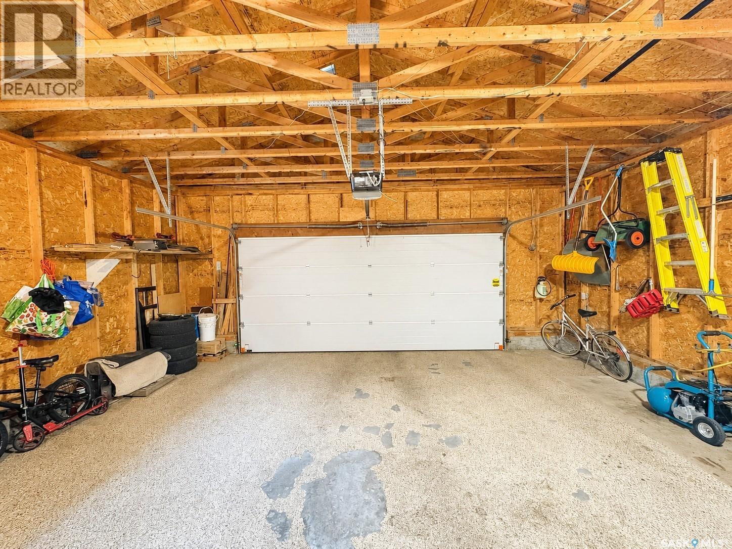 5503 Ballantine Court, Regina, SK - Indoor Photo Showing Garage