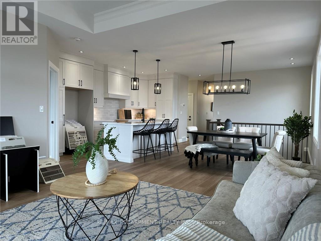 183 Craddock Boulevard, Haldimand, ON - Indoor Photo Showing Living Room