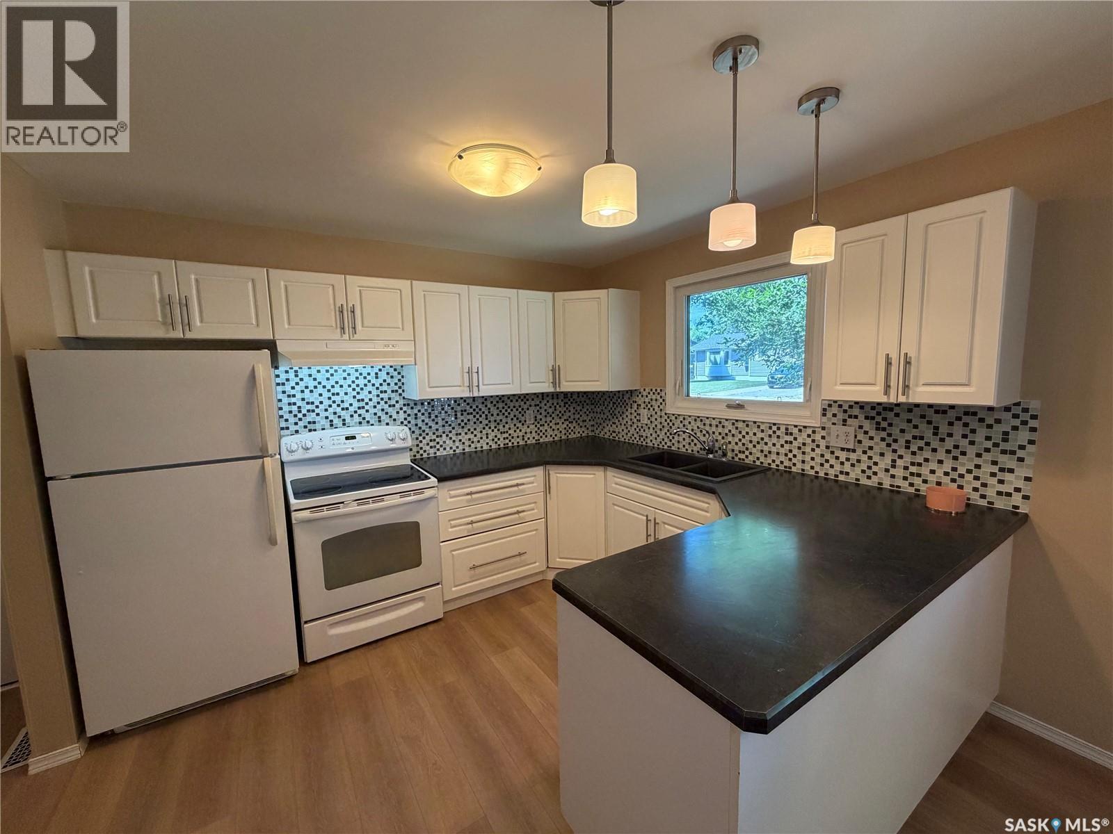 25 Souris Avenue, Redvers, SK - Indoor Photo Showing Kitchen