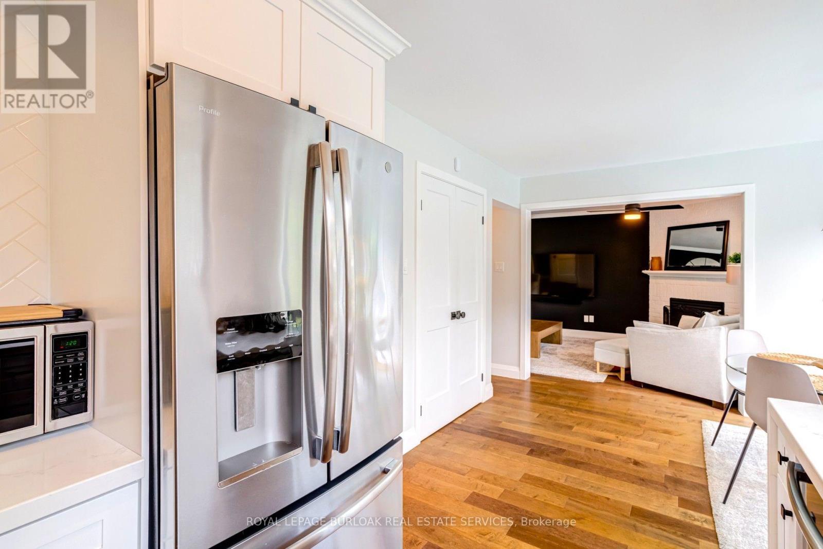 34 Amblecote Place, Hamilton, ON - Indoor Photo Showing Kitchen