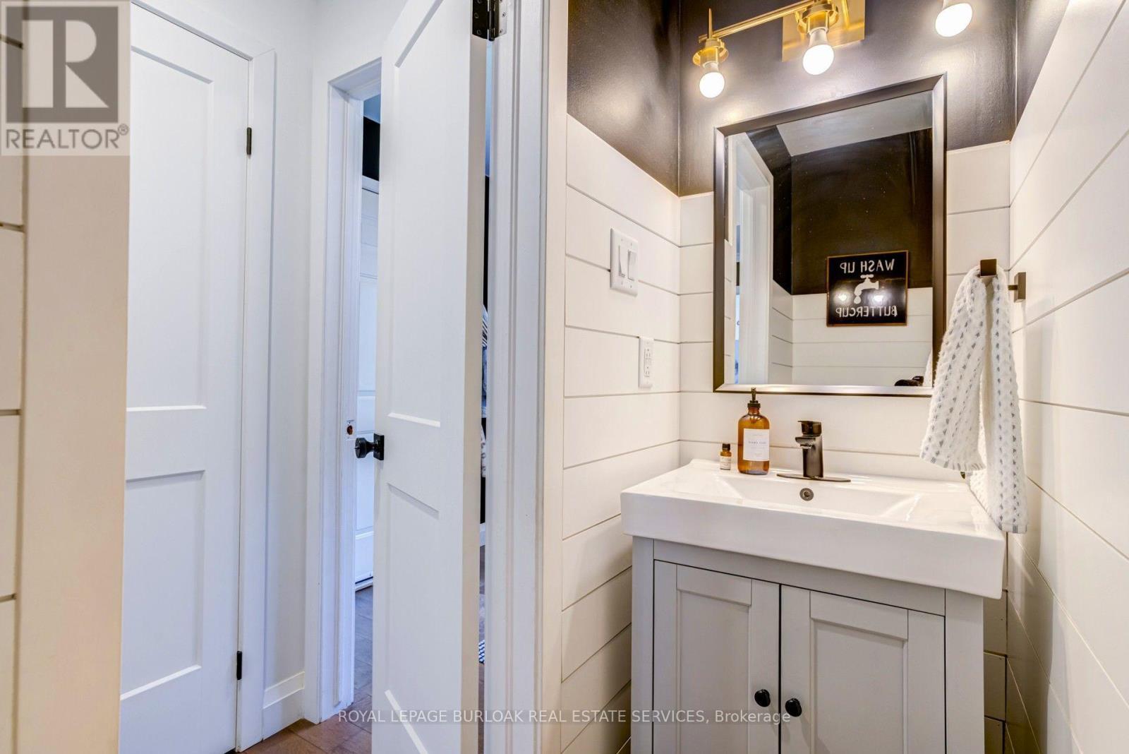 34 Amblecote Place, Hamilton, ON - Indoor Photo Showing Bathroom