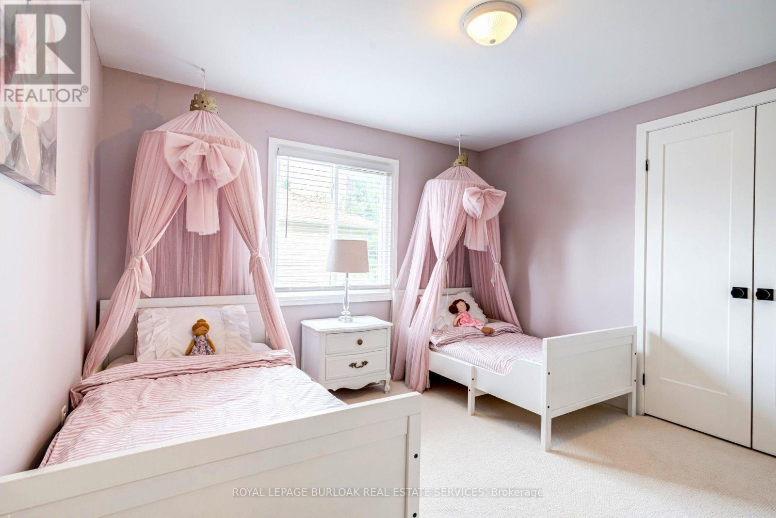 34 Amblecote Place, Hamilton, ON - Indoor Photo Showing Bedroom