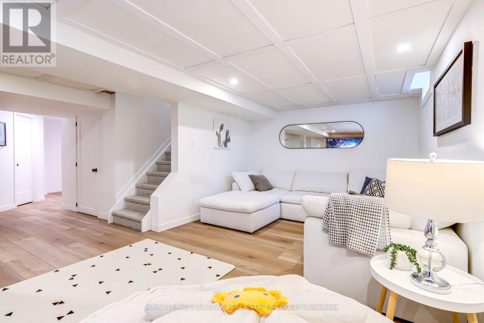 34 Amblecote Place, Hamilton, ON - Indoor Photo Showing Other Room