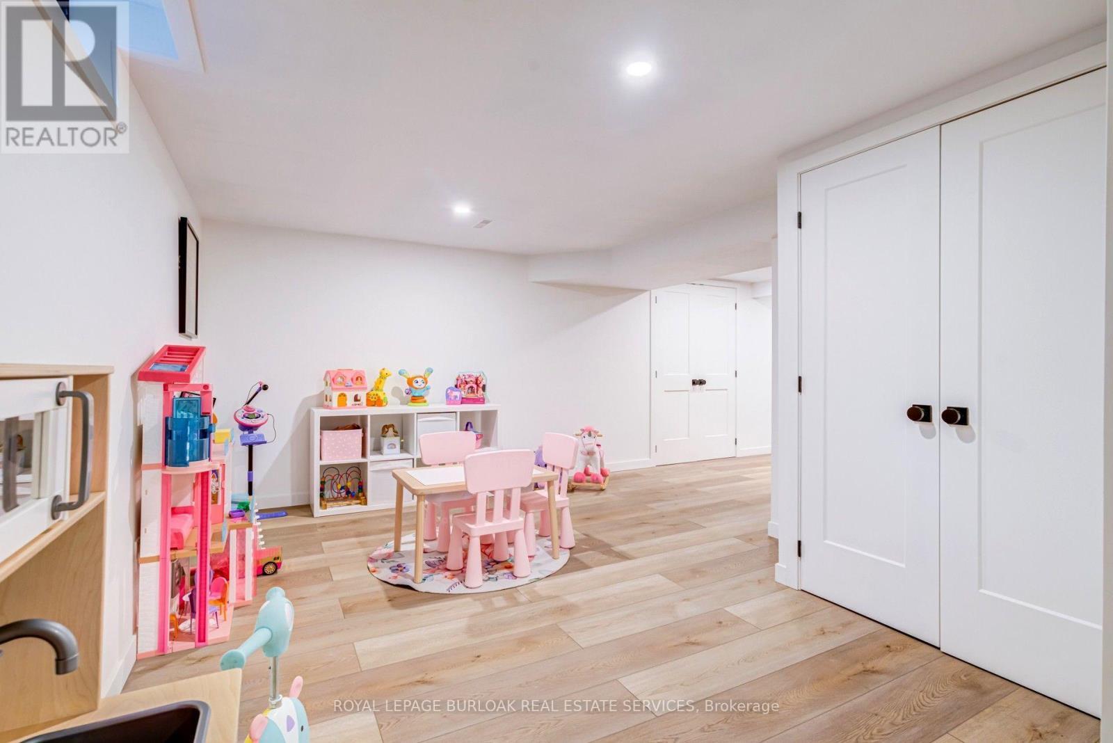34 Amblecote Place, Hamilton, ON - Indoor Photo Showing Other Room