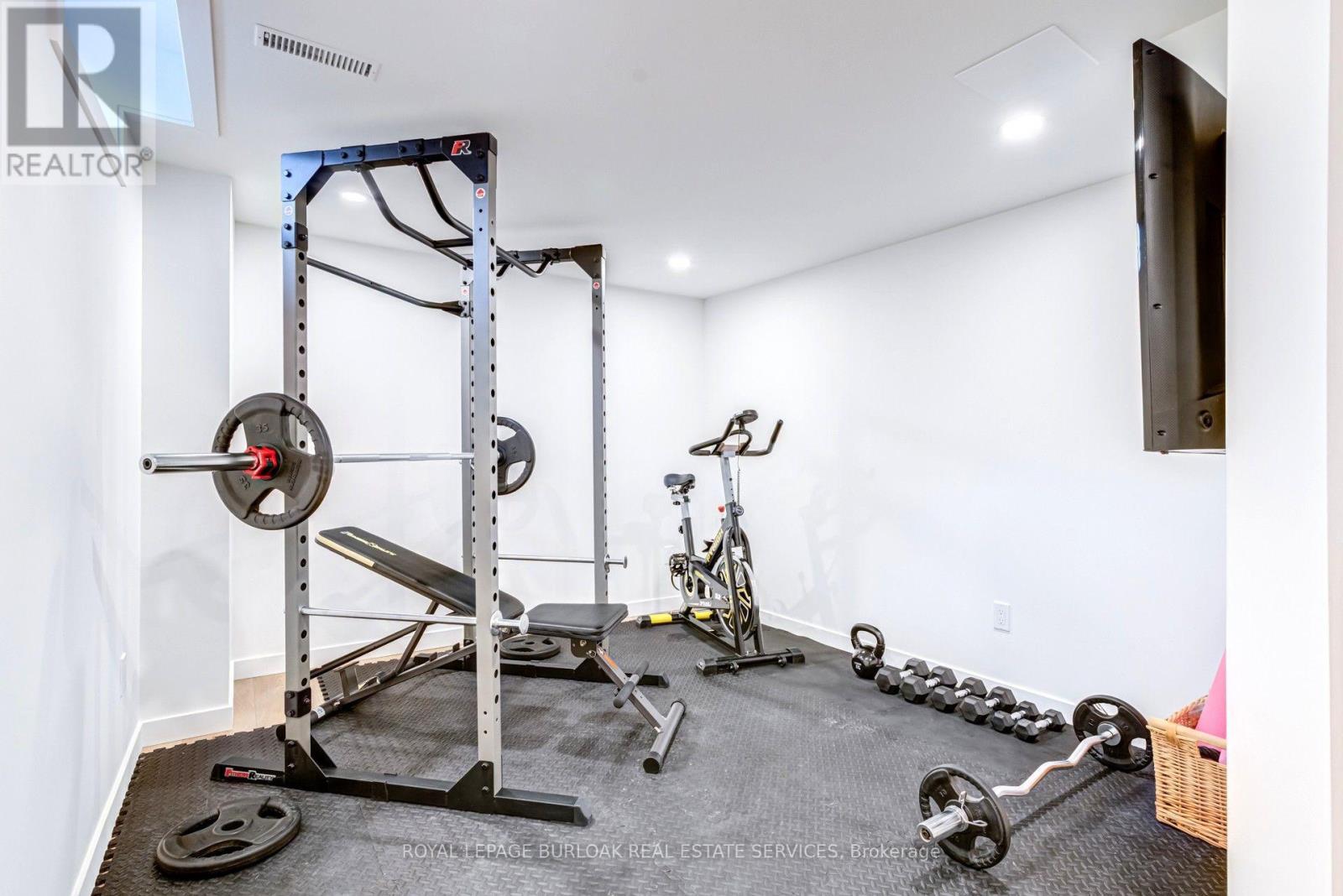 34 Amblecote Place, Hamilton, ON - Indoor Photo Showing Gym Room