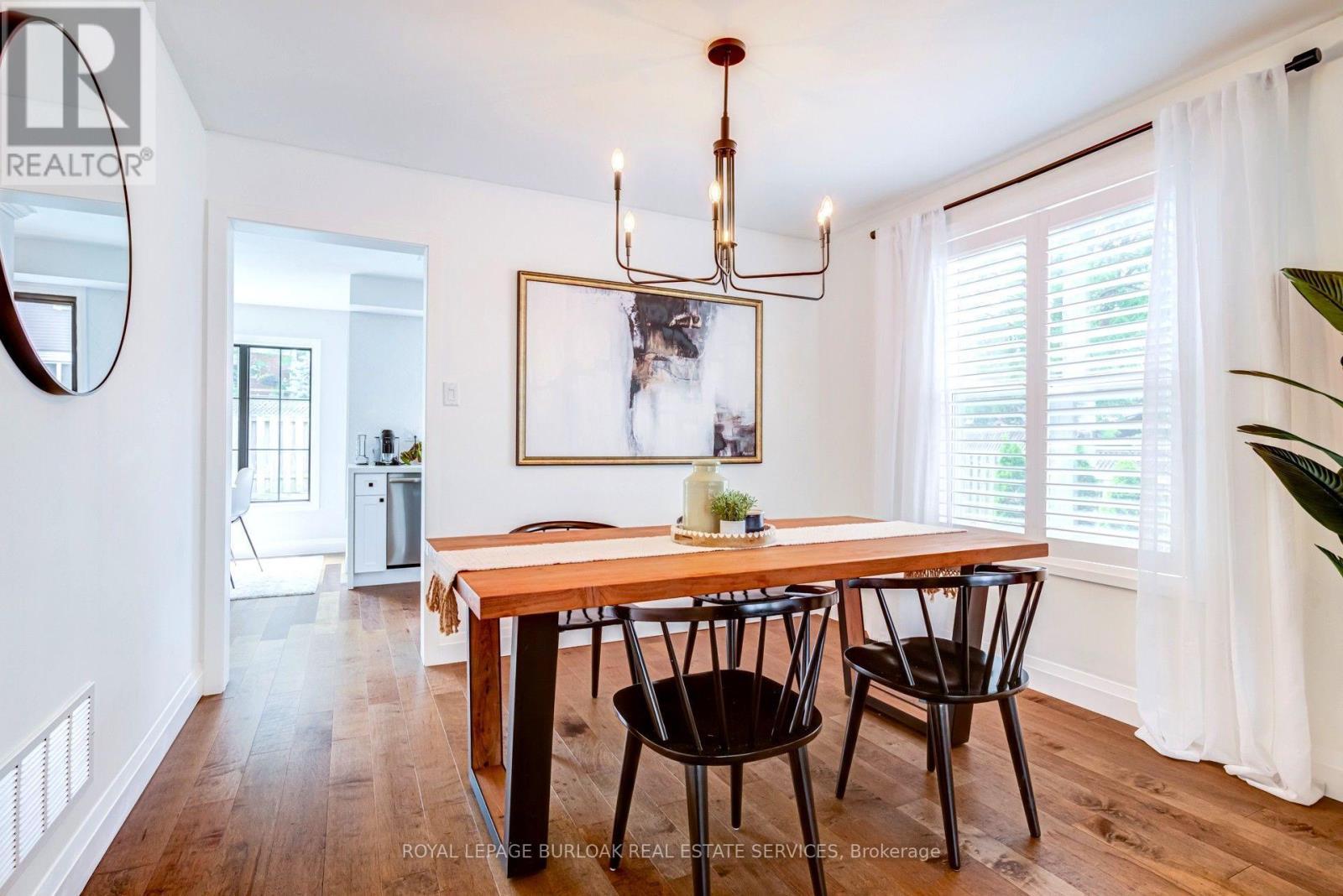 34 Amblecote Place, Hamilton, ON - Indoor Photo Showing Dining Room