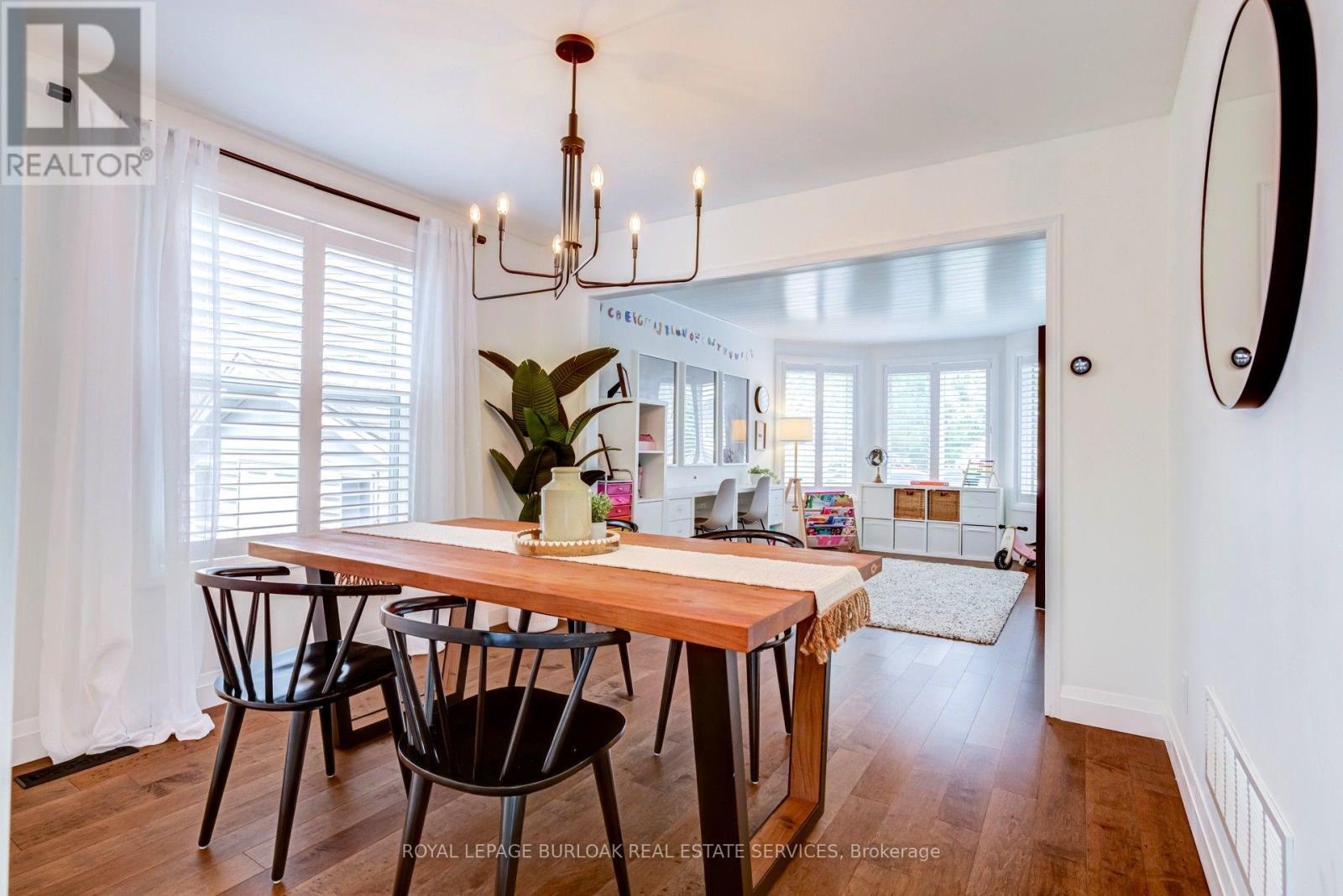 34 Amblecote Place, Hamilton, ON - Indoor Photo Showing Dining Room
