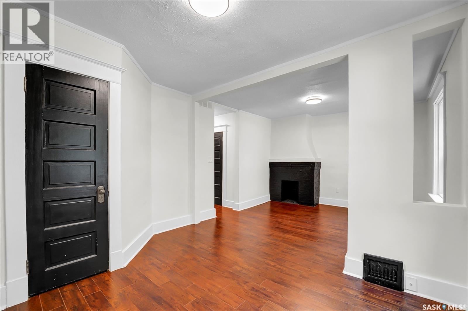 736 7Th Avenue N, Saskatoon, SK - Indoor