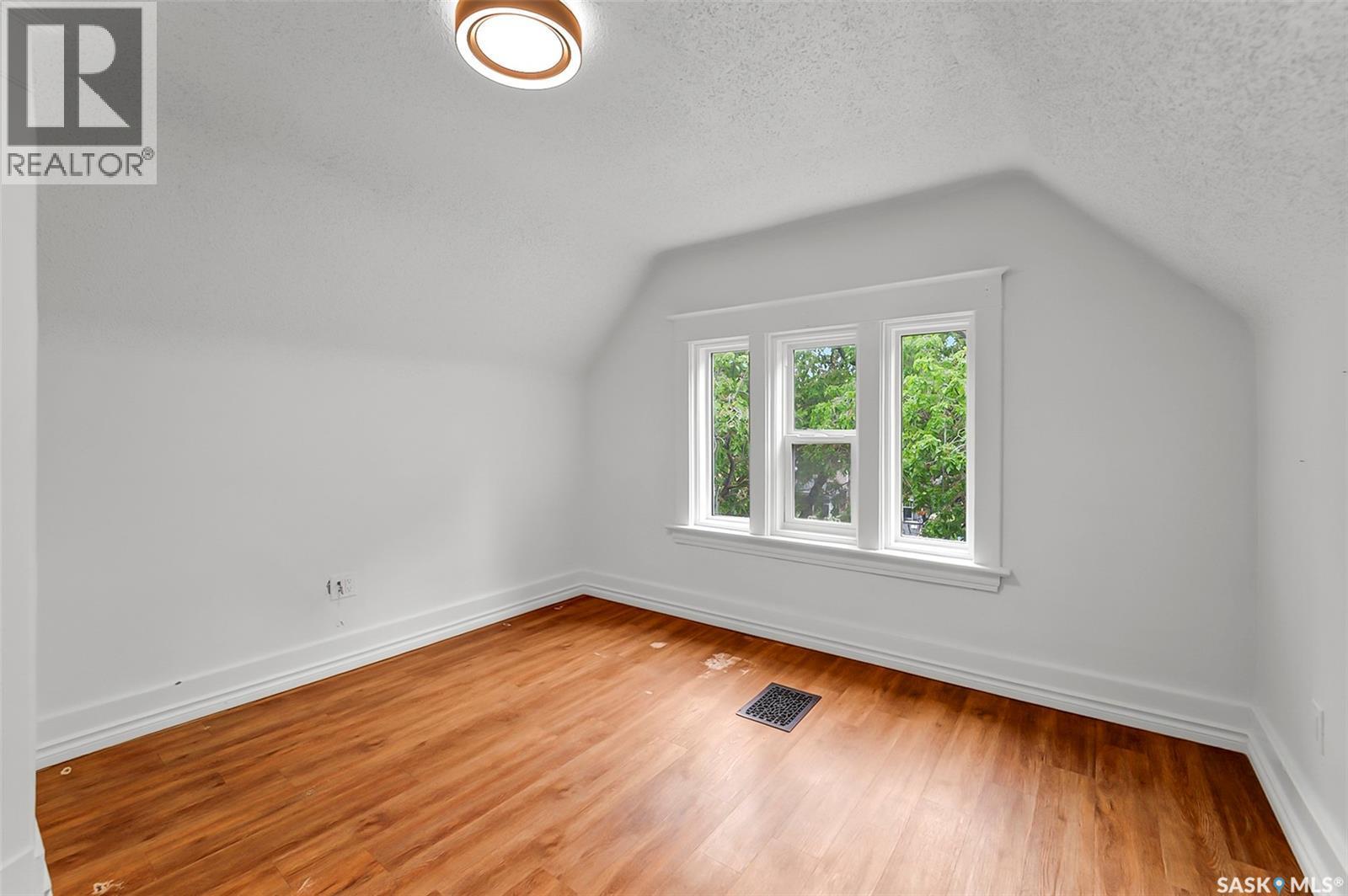 736 7Th Avenue N, Saskatoon, SK - Indoor Photo Showing Other Room